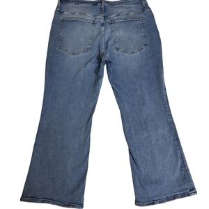 Madewell Mid Rise Kick Out Jeans Light Wash Denim Size 33 Ankle Flare Cropped